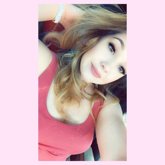 Meet your Posher, Larissa - Picture 1 of 1